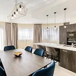 Lägenhet Luxury Beautiful Penthouse With Amazing Views & Ac By 360 Estates